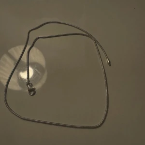 silver halsband - silver 925. Säljer även hängsmycken till på profilen!
