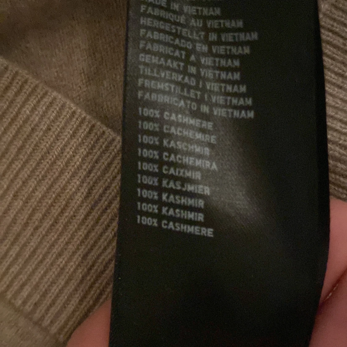 Beige kashmirtröja från Uniqlo - 92