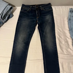 Grisch/skinny Mörkblå jeans från Nudie Jeans 32/30 - Värda 2200 sköna passar allt. 32/30