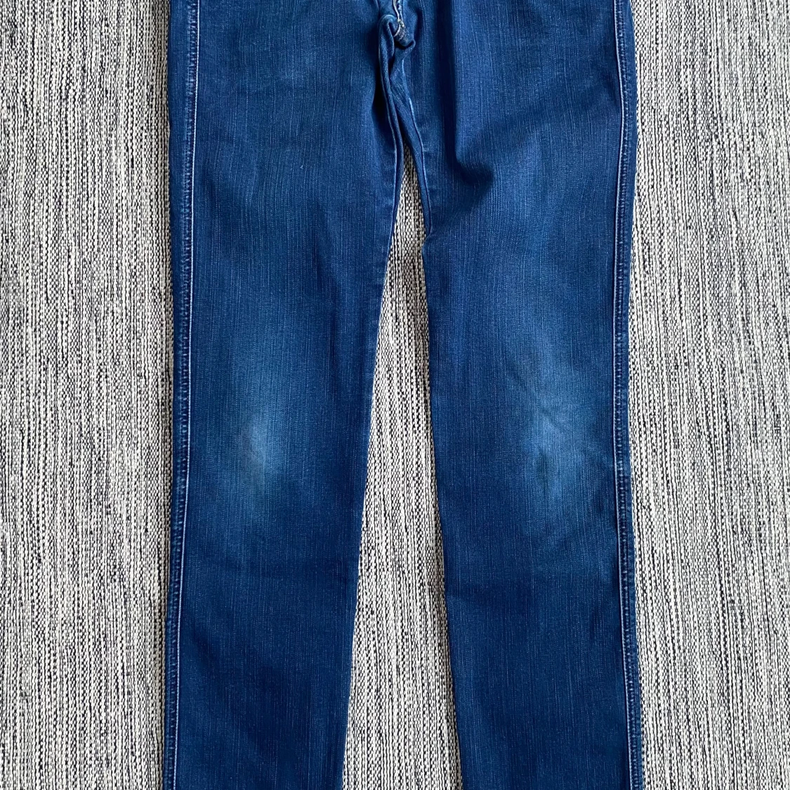 Blåa jeans i strl W30/L36 från Replay, modell Anbass slim fit