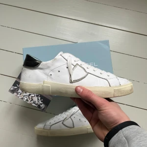 Philippe Models  - Skick 8/10 👍| Storlek 41 men passar även 42 | Lite slitna men märks inte. Kom med frågor eller funderingar över fler bilder mm! Kan gå ned i pris vid snabb affär! 