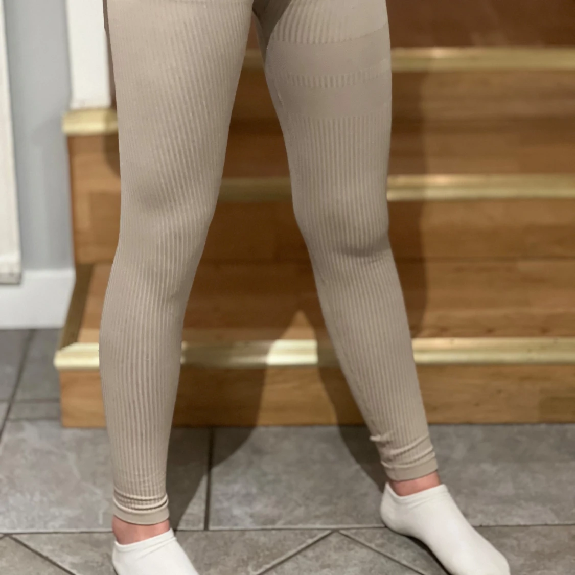 Beige ribbade leggings från Stronger - 91