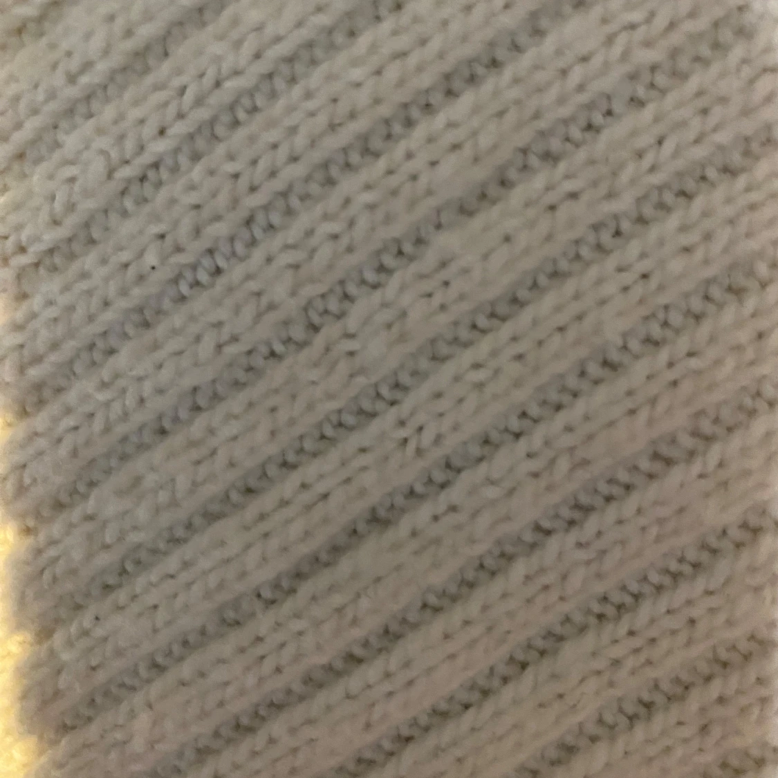 Vit stickad polotröja från H&M - 90