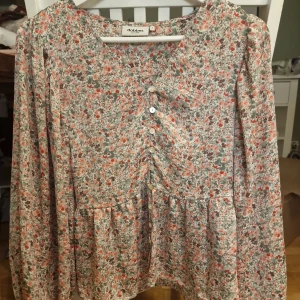 Blus - Super fin ballongärm blus från Dobber. Stl S, knappt använd! Super fint skick