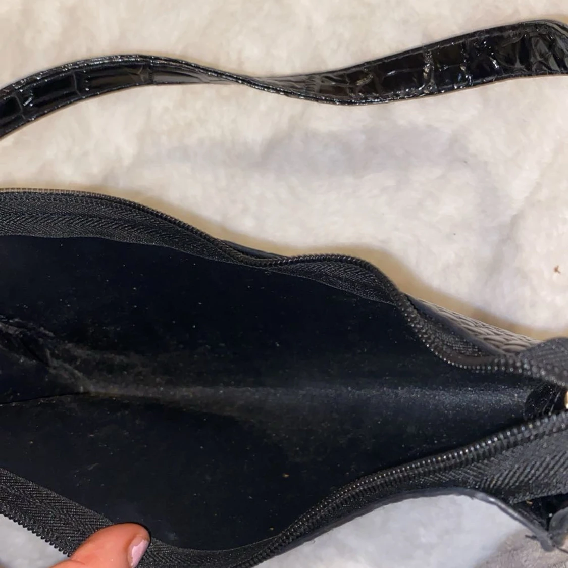 Svart axelväska i syntet - 91