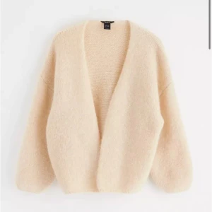 Lindex kofta  - Säljer den populära Lindex koftan 💞