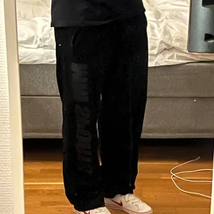 Mm sports byxor - Svarta byxor från mm sports i storlek S, jättebra skick! 599kr original