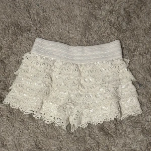 Spetsshorts  - Spets shorts i super bra skick ❣️