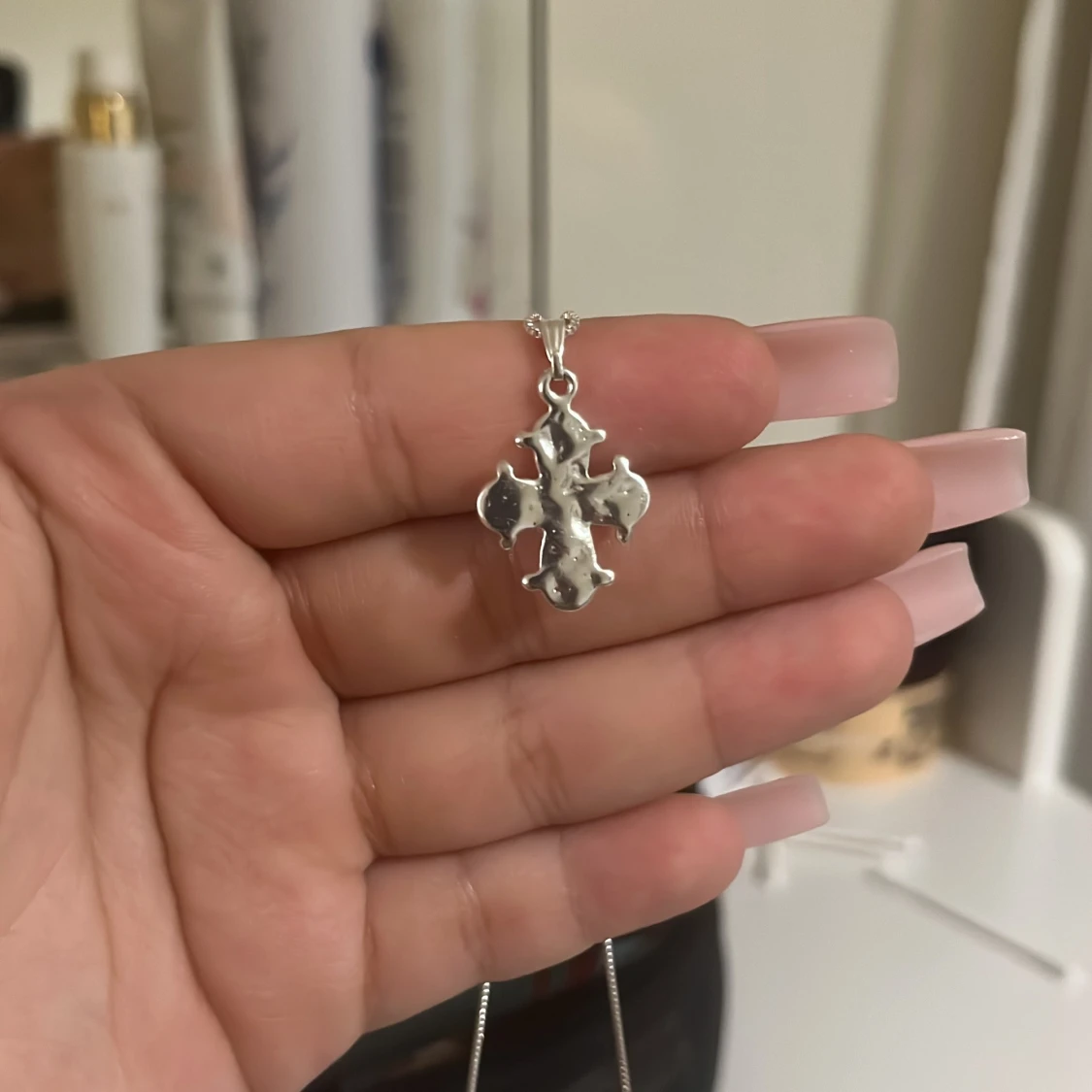 Silverhalsband med kors från Pilgrim - 90