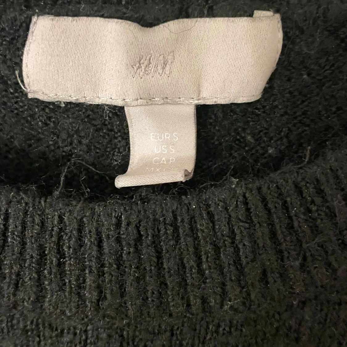 Svart stickad tröja från H&M - 90