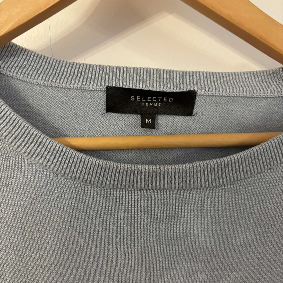 Ljusblå tröja från Selected Femme - 90