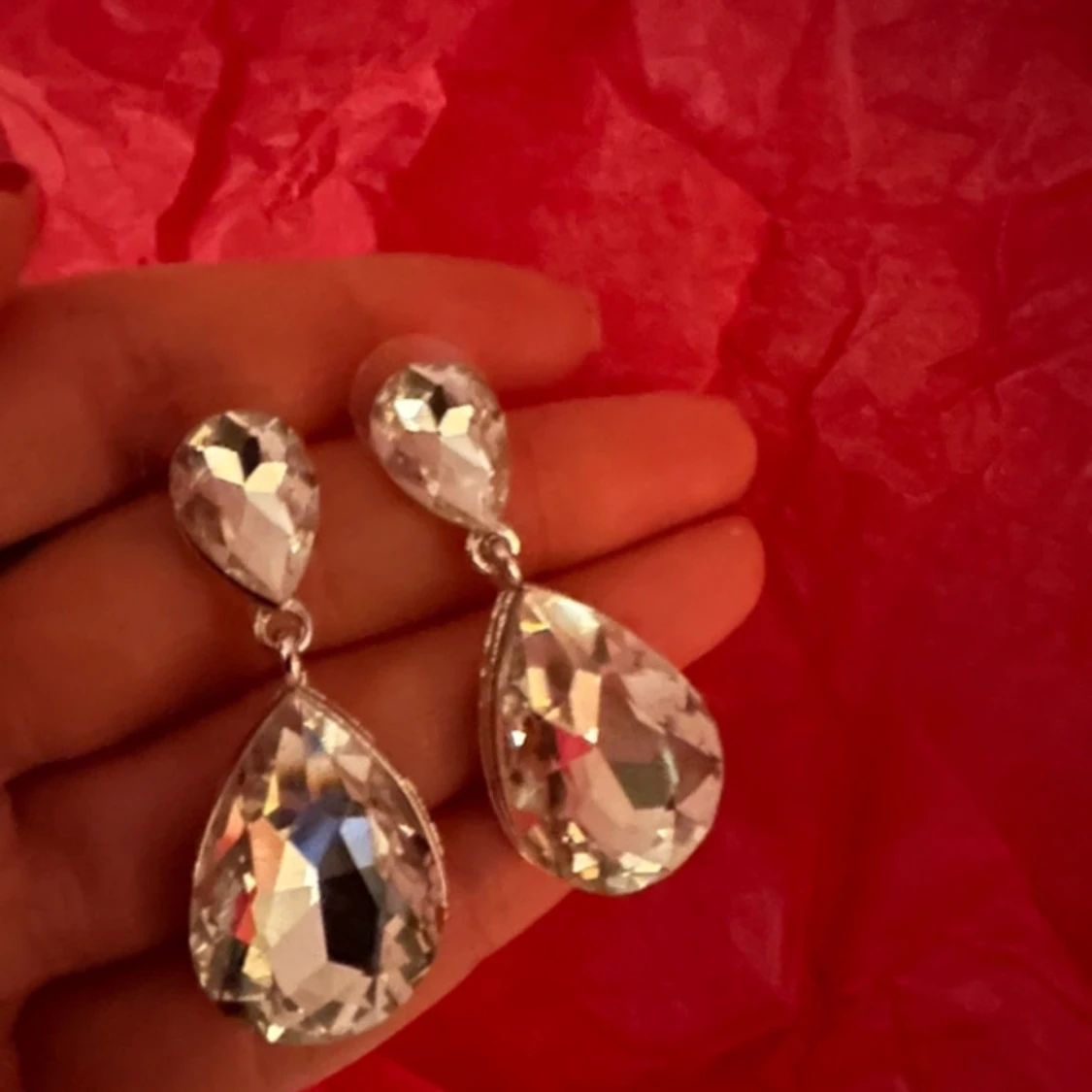 Glittriga silverörhängen - 91