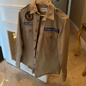 RALPHLAUREN FIELD JACKA! - Raplh lauren field jacka Vintage! Säljs inte längre! Nypris 5600kr. Nyskick på feild jackan i storlek M