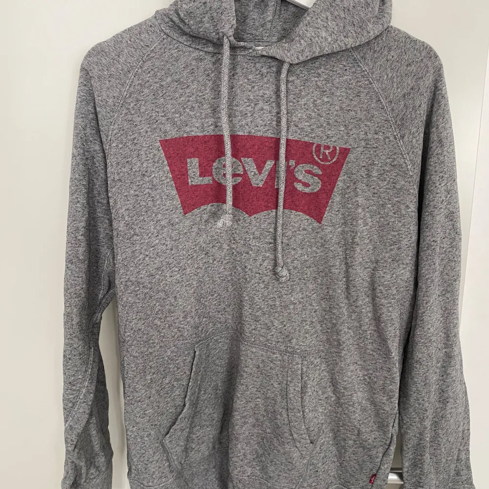 Säljer en hoodie från Levi's | 9/10 skick | Hör av er vid funderingar!. Tröjor & Koftor.