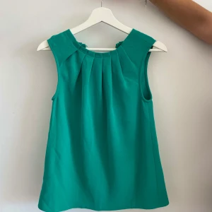 Mango topp - Grön topp från Mango. Storlek XS. 