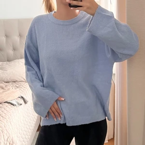 Stickad tröja - Blå stickad tröja ifrån lager 157 i storlek s, passar nog XS-M, inga defekter 