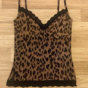 Mia Linne - Köpte linnet för ett tag sedan på BikBok men har sedan dess endast legat i min garderob oanvänd. Finns ej att köpa på deras hemsida längre, så passa på nu. 💗