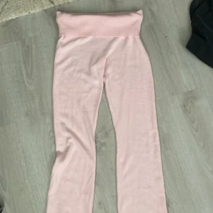 Rosa yogapants  - För stora. Okej skick. Storlek 170 från Gina Young 