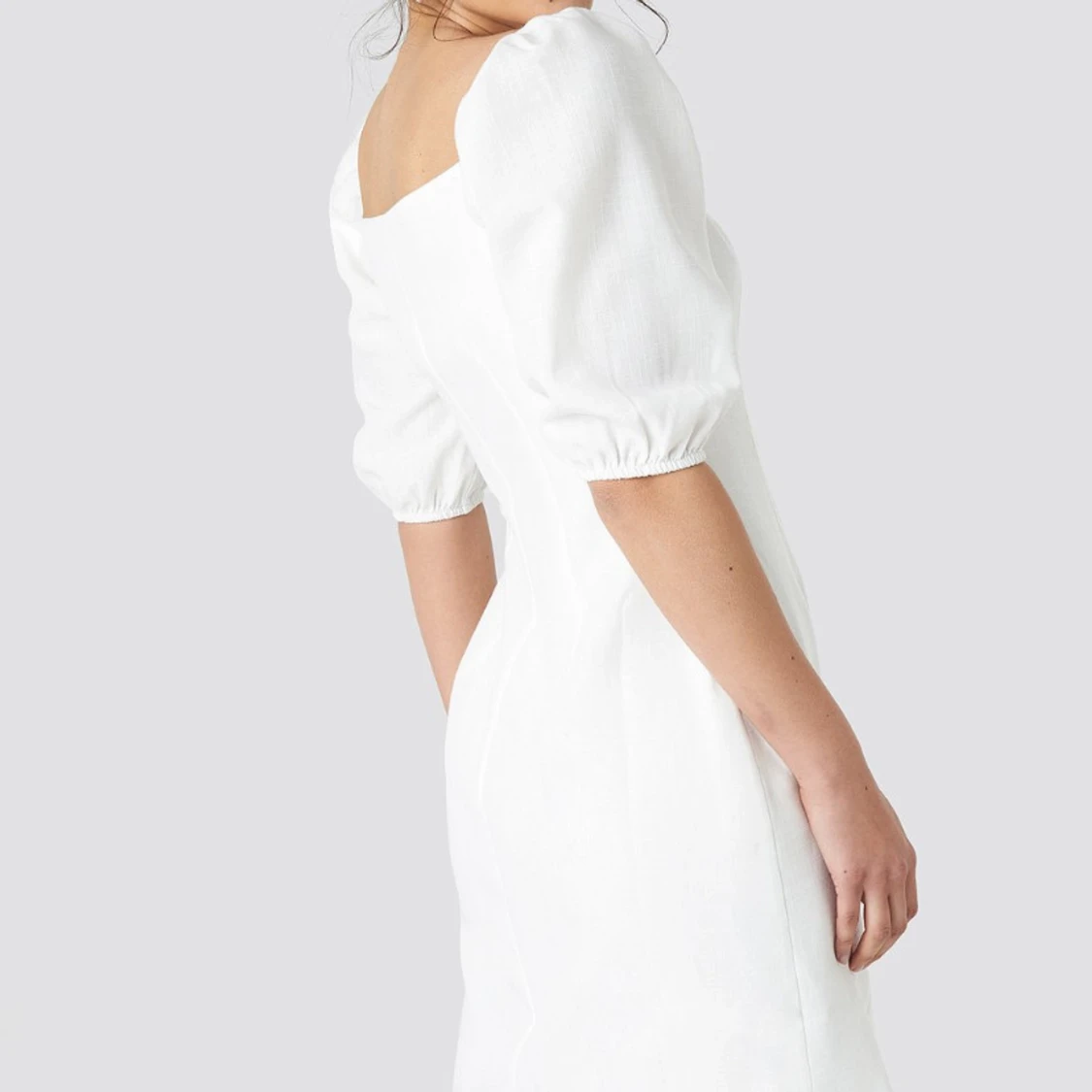 Vit kortklänning med knappar - 90