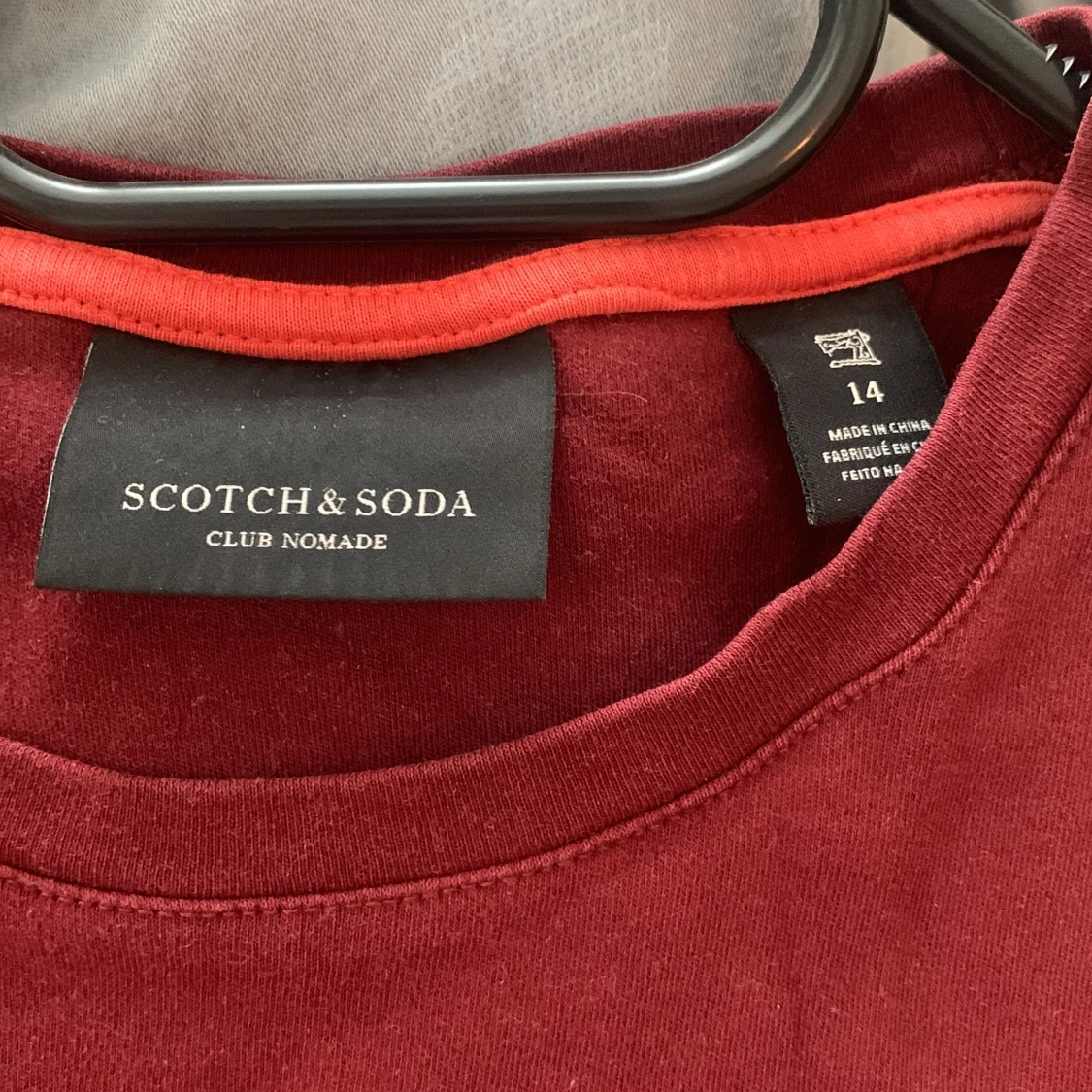 Vinröd T-shirt  - 91