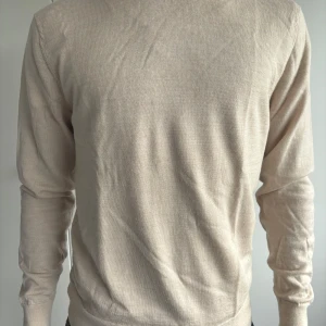 Uniqlo ulltröja - Fet ulltröja nyskick som passar till allt. 9/10 skick inga defekter storlek s