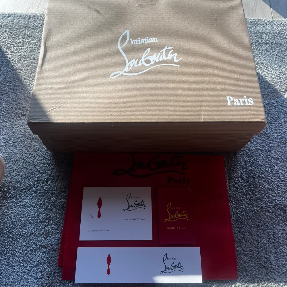 Christian Louboutin skor 1o1 Storlek 45 passar även 44 Använda en gång . Skor.