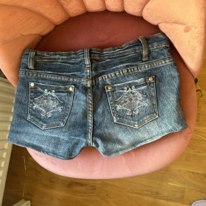 Snygga korta shorts - S snygga kron shorts