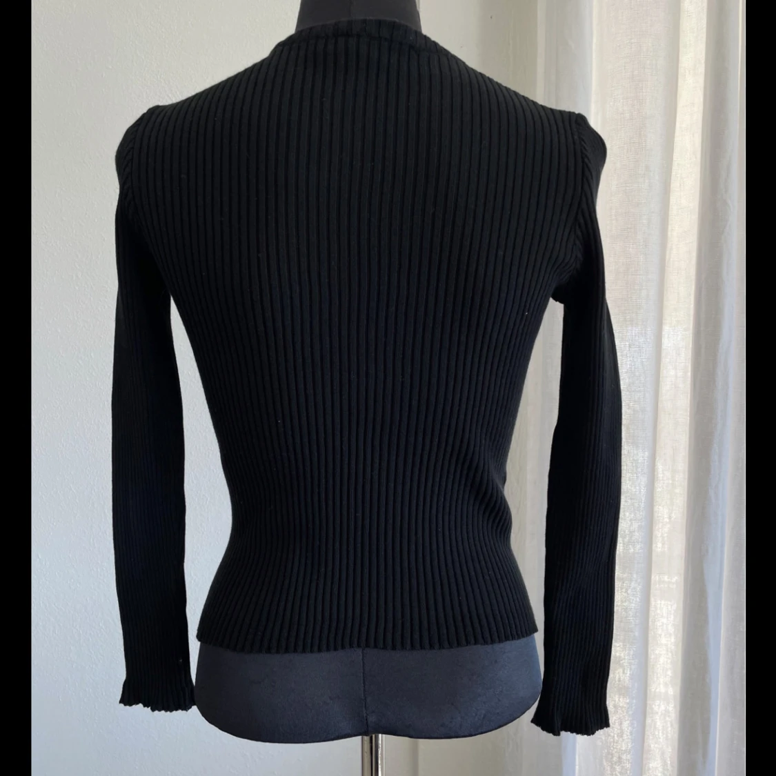 Svart ribbad tröja - 90