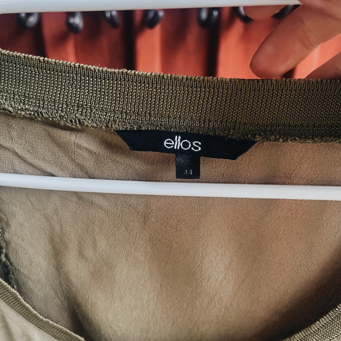 Olivgrön topp från Ellos - 91