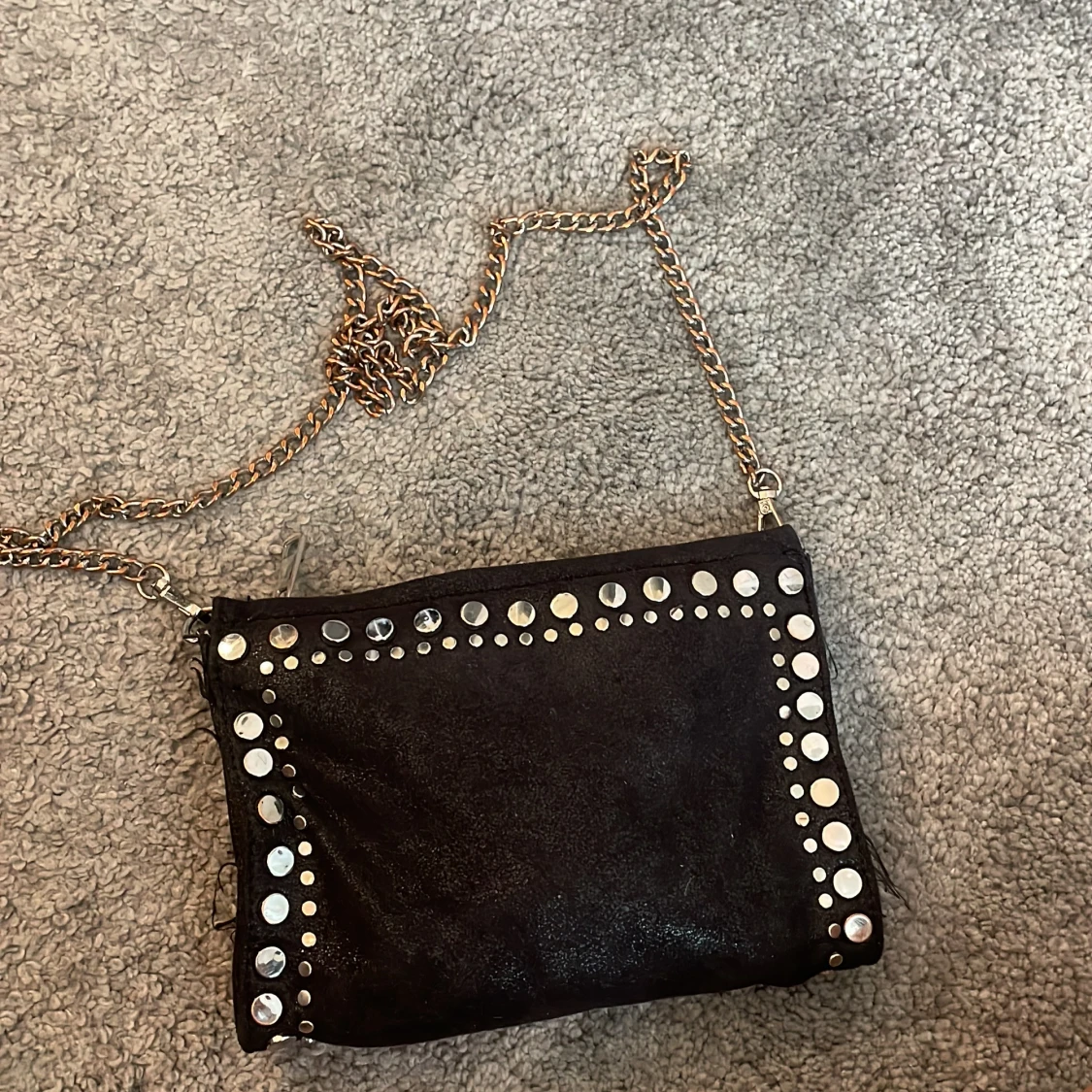 Axelväska med kedja