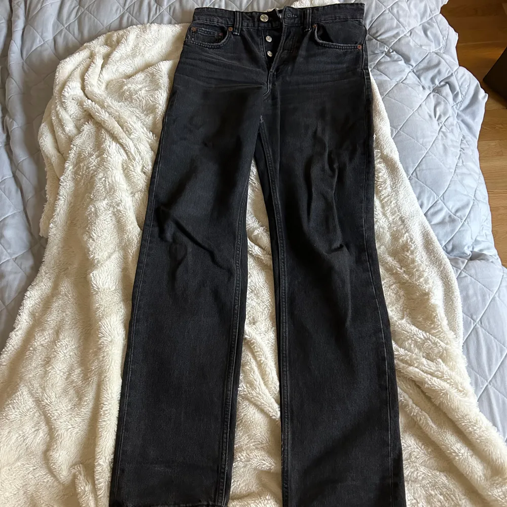 Svarta jeans från zara storlek 34 passar 36. Jeans & Byxor.