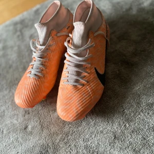 Nike mercurial air zoom - Hej! Säljer nu mina fotbolls skor för jag växte ur dom storlek 46 använda max en säsong på konstgräs skick 8,5/10 va inte rädd att fråga frågor eller höra av dig priset är inte hugget i Sten!
