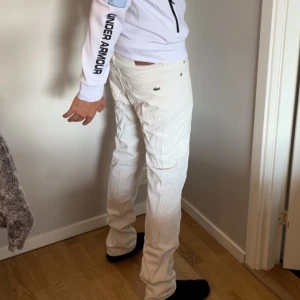 Lacoste Jeans - Säljer dessa feta Lacoste jeans då de är för små för mig.
