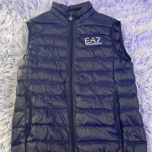 Ea7 vest helt ny super bra skick  - Da 7 vest 