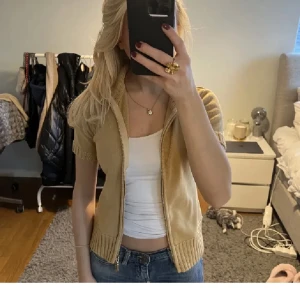 Söt kofta - Gul kofta i bra skick. 