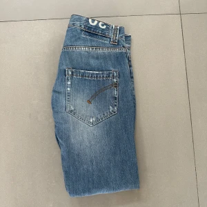 dondup jeans - ett par snygga dondup jeans i stlk 30, slimfit modell🙌🏽 hör av er vid intresse!