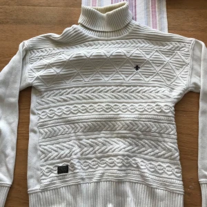 Morris Tjocktröja  - vit Morris tjocktröja bra skick pris kan diskuteras