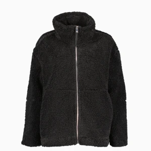 Svart teddyjacka  - intressekoll på den populära teddyjackan i svart💕passar som en oversized s!