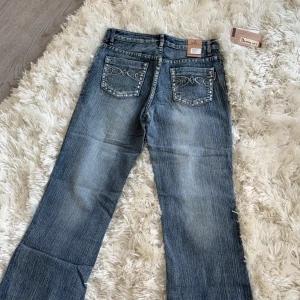 low waist vintage - midjemått 36 och 81 i innerbenslängd