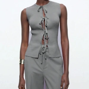 Knyttopp - En så himla fin topp som man kan knyta som kommer passa perfekt till våren och sommaren❤️ har aldrig använts