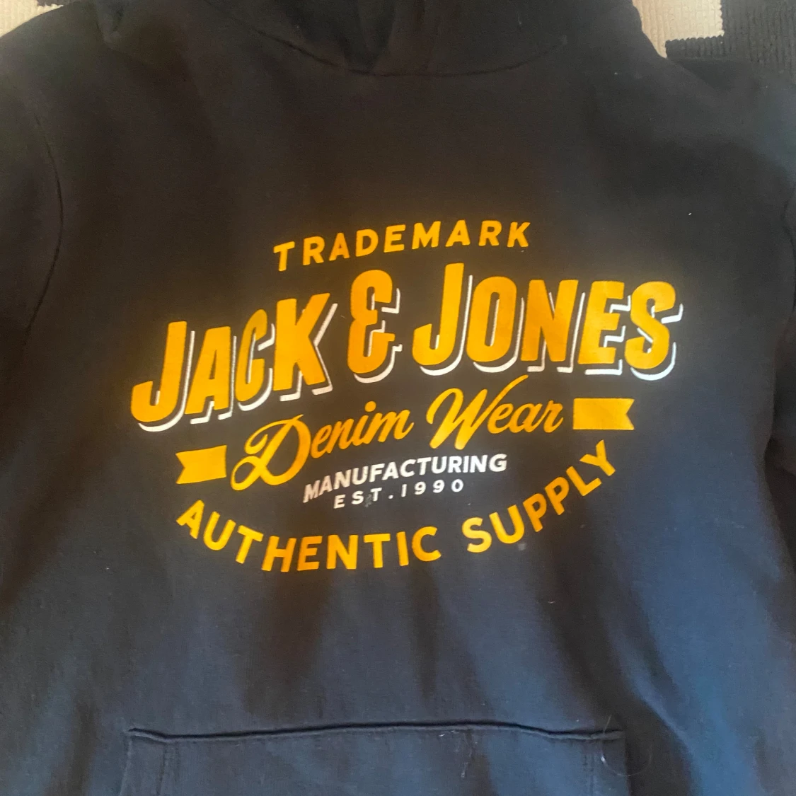 Svart hoodie från Jack & Jones - 2