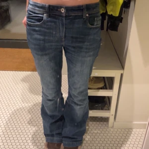 lågmidjade jeans - super snygga jeans🩷🩷🩷 storlek 164 men passar mig som är 165 o bär xs-s