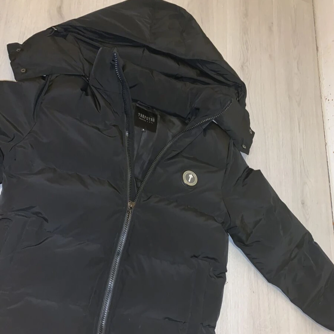 Svart pufferjacka från Trapstar