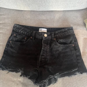 Jeans shorts Zara  - Mycket fint skick