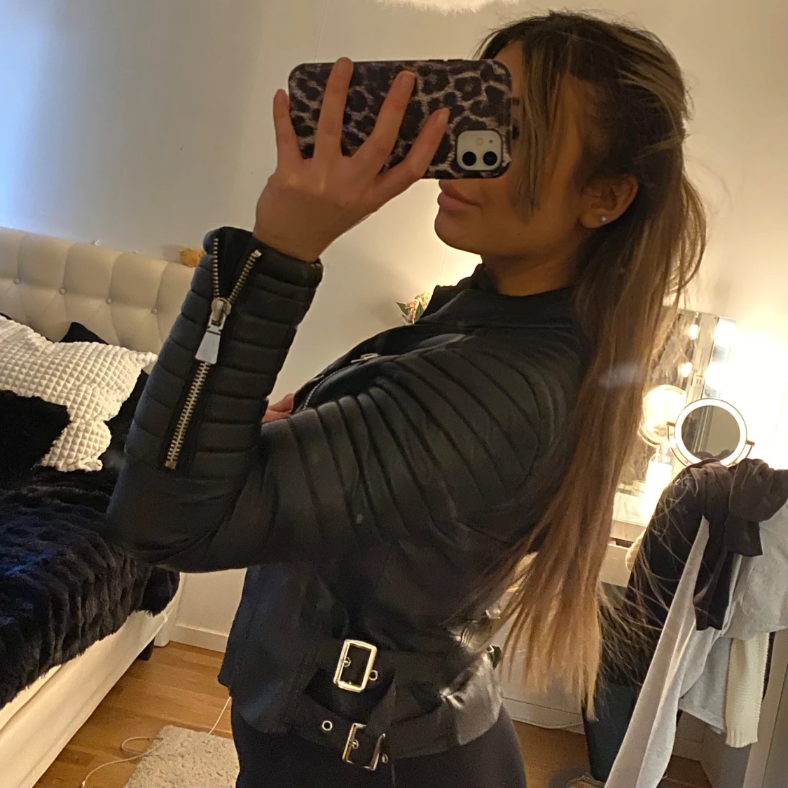 Svart skinnjacka med dragkedjor - 1