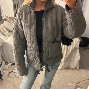 Zara jacka  - Knappt använd jacka ifrån Zara , nypris 859kr🩷