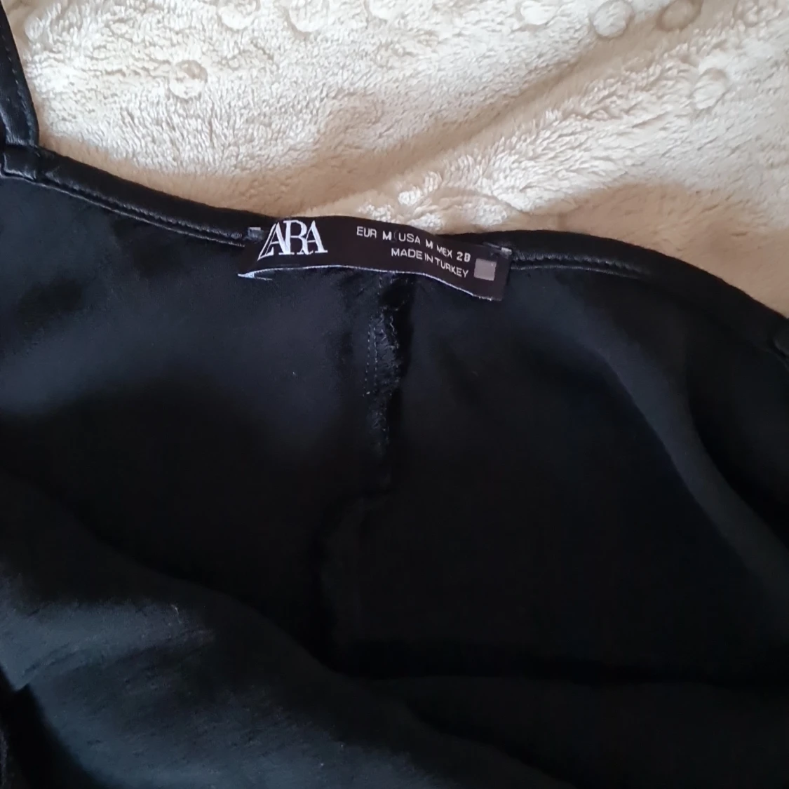 Svart satinlinne från Zara - 3