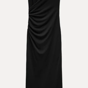 Långklänning - Säljer denna otroligt snygga långklänning❤️❤️Oanvänd med prislapp kvar! 