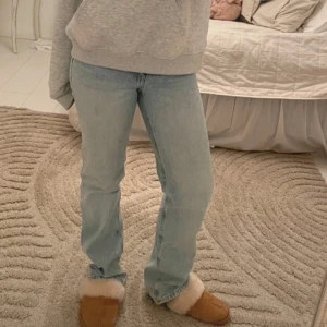 Straight jeans - Superfina ljusblå jeans i storlek 32 som inte längre kommer till användning, ser ut som nya🎀✨ 