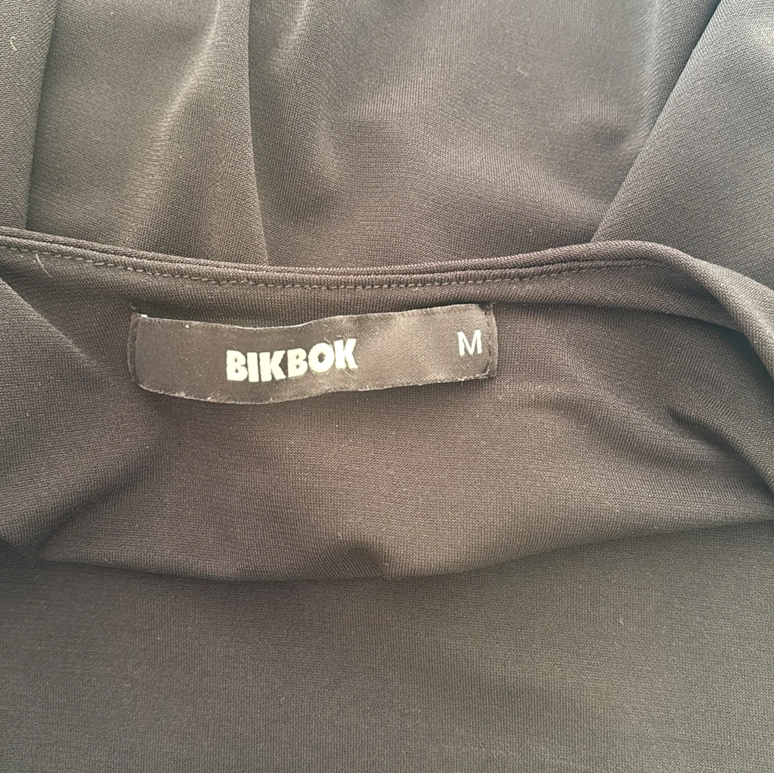 Svart långärmad topp från BikBok - 2